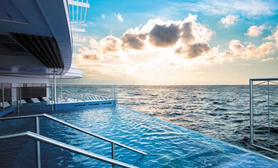 Infinity-Edge Plunge Pool